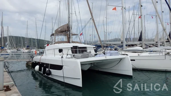 Bali 4.2 - Yacht Charter Sailica