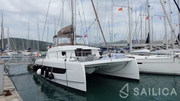 Bali 4.2 - Yacht Charter Sailica