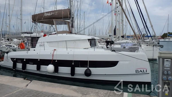 Bali 4.2 - Yacht Charter Sailica