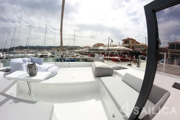 Bali 4.2 - Yacht Charter Sailica