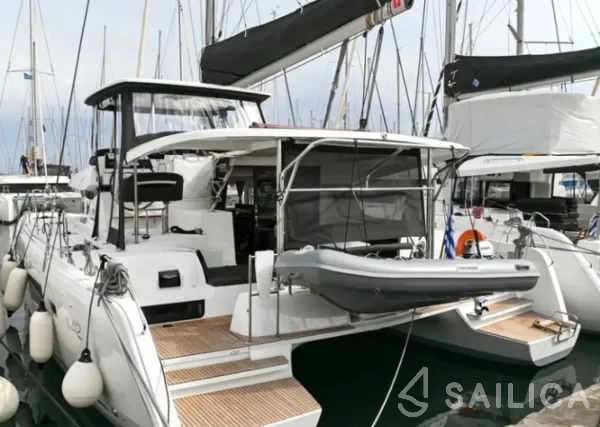 Lagoon 42 - Yacht Charter Sailica