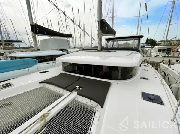 Lagoon 42 - Yacht Charter Sailica
