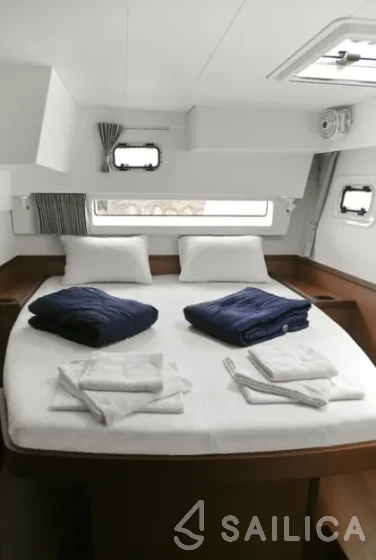 Lagoon 42 - Yacht Charter Sailica