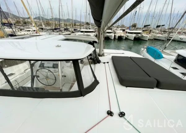 Lagoon 42 - Yacht Charter Sailica