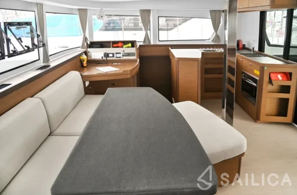 Lagoon 42 - Yacht Charter Sailica