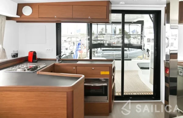 Lagoon 42 - Yacht Charter Sailica