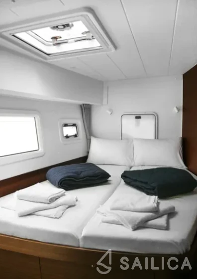 Lagoon 42 - Yacht Charter Sailica
