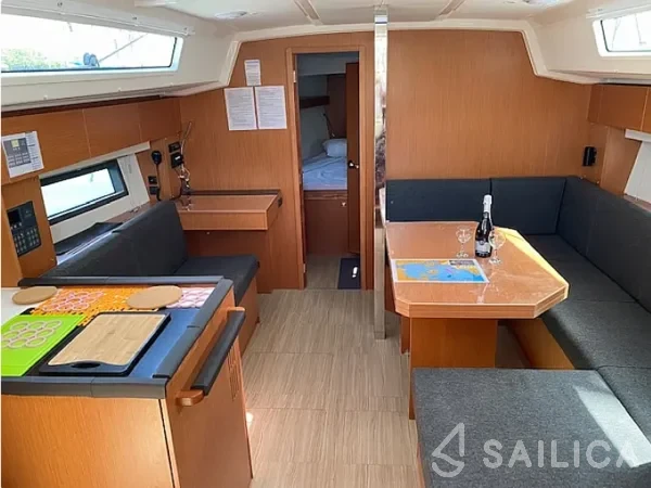 Bavaria C42 - Yacht Charter Sailica