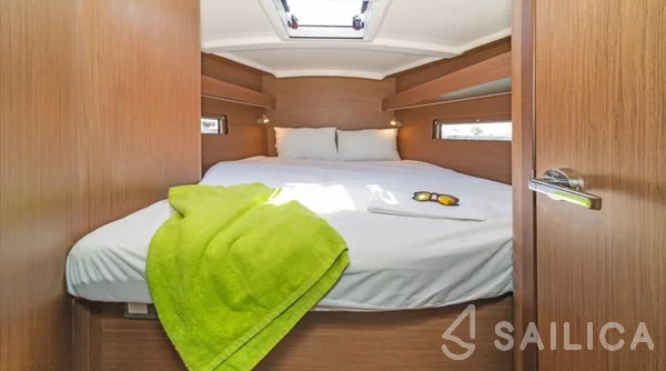 Oceanis 40.1 - Yacht Charter Sailica