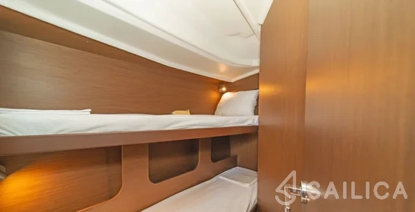 Oceanis 40.1 - Yacht Charter Sailica