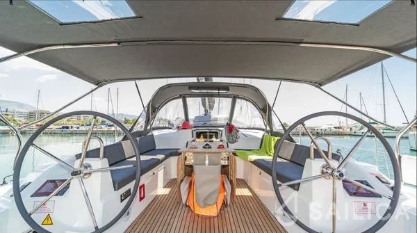 Oceanis 40.1 - Yacht Charter Sailica