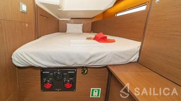 Oceanis 40.1 - Yacht Charter Sailica