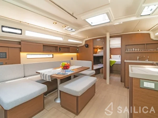 Oceanis 40.1 - Yacht Charter Sailica