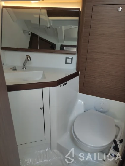 Oceanis 46.1 - Yacht Charter Sailica