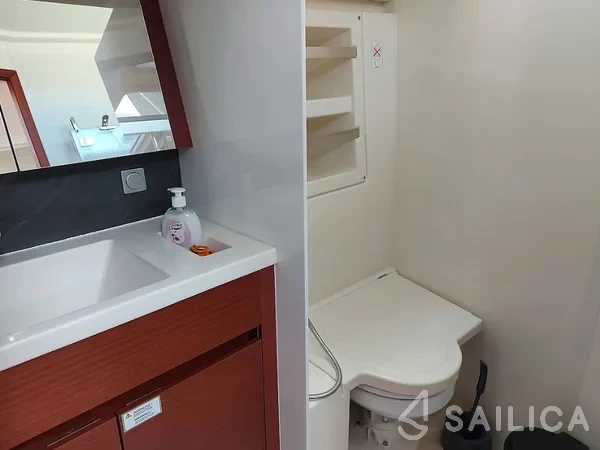 Hanse 418 - Yacht Charter Sailica