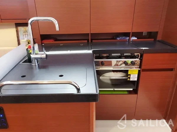 Hanse 418 - Yacht Charter Sailica