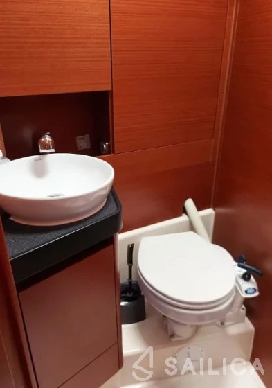 Hanse 418 - Yacht Charter Sailica