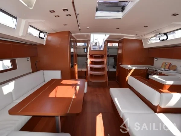Oceanis 51.1 - Yacht Charter Sailica
