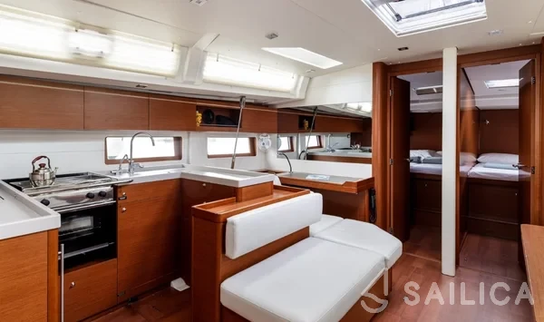 Oceanis 51.1 - Yacht Charter Sailica
