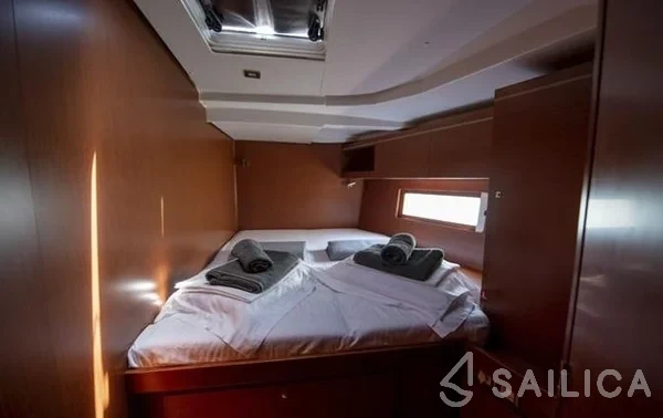 Oceanis 51.1 - Yacht Charter Sailica
