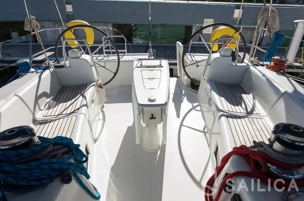 Oceanis 50 - Yacht Charter Sailica