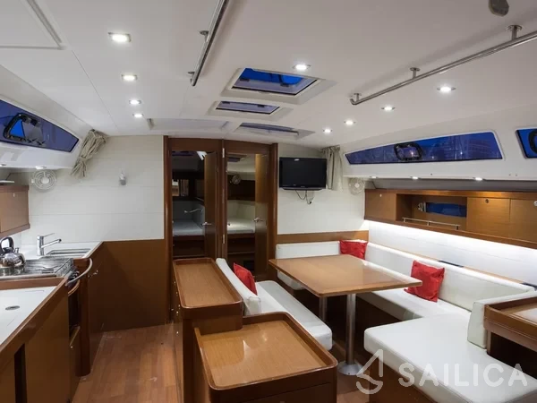 Oceanis 50 - Yacht Charter Sailica