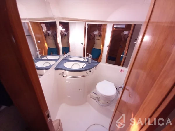 Bavaria 42 Cruiser - Yacht Charter Sailica