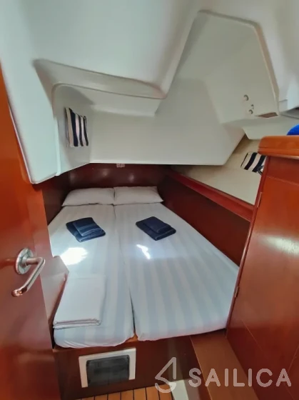 Oceanis 393 Clipper - Yacht Charter Sailica
