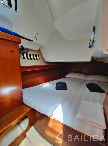 Oceanis 393 Clipper - Yacht Charter Sailica
