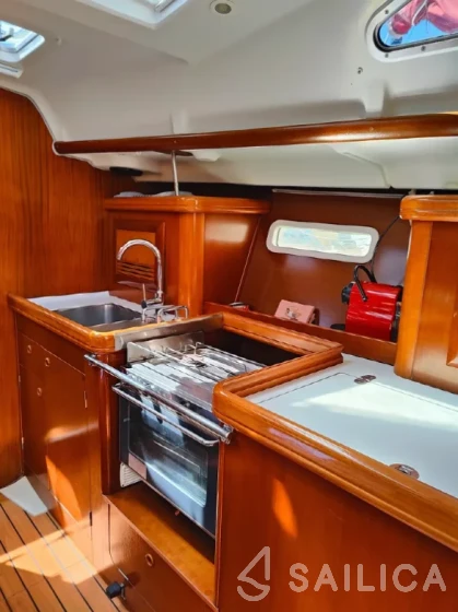 Oceanis 393 Clipper - Yacht Charter Sailica