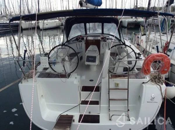 Oceanis 43 - Yacht Charter Sailica