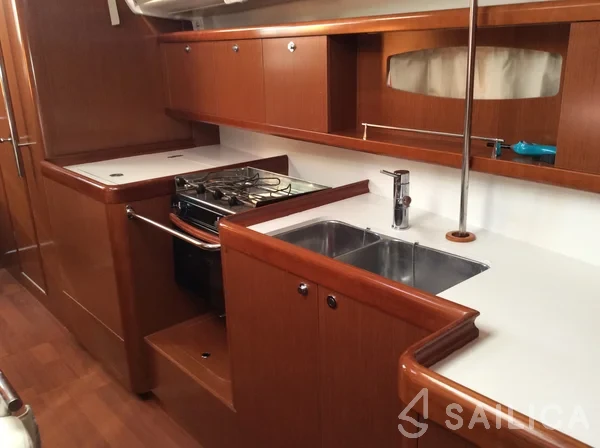 Oceanis 43 - Yacht Charter Sailica