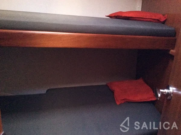 Oceanis 43 - Yacht Charter Sailica