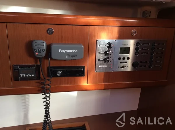 Oceanis 43 - Yacht Charter Sailica