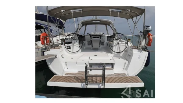 Oceanis 45 - Yacht Charter Sailica