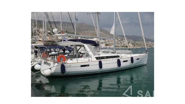 Oceanis 45 - Yacht Charter Sailica
