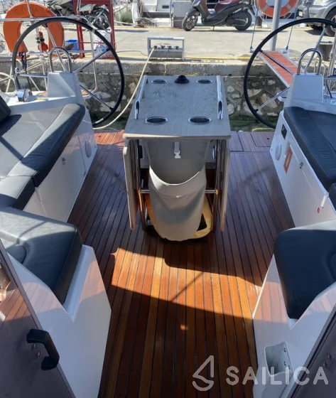Oceanis 40.1 - Yacht Charter Sailica