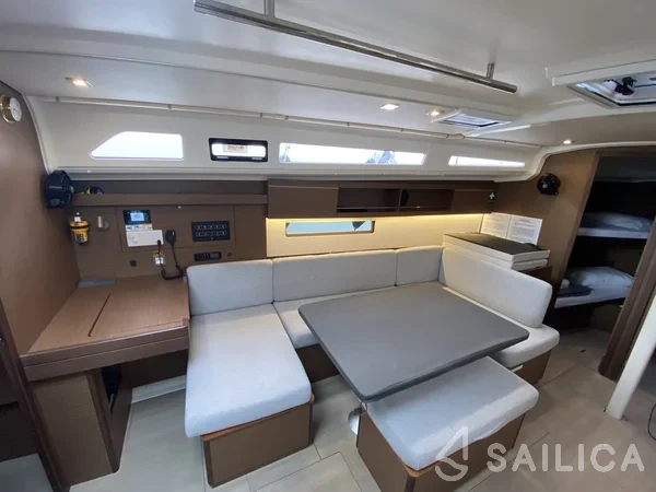 Oceanis 40.1 - Yacht Charter Sailica