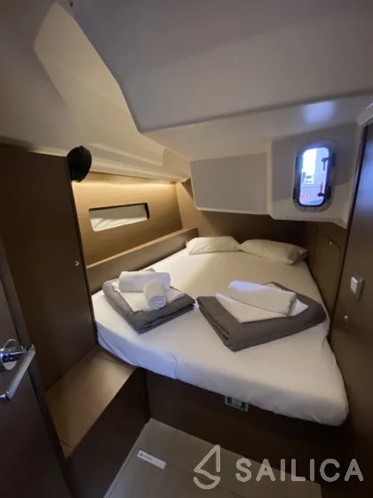 Oceanis 40.1 - Yacht Charter Sailica