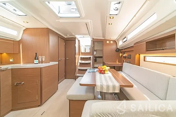 Oceanis 40.1 - Yacht Charter Sailica