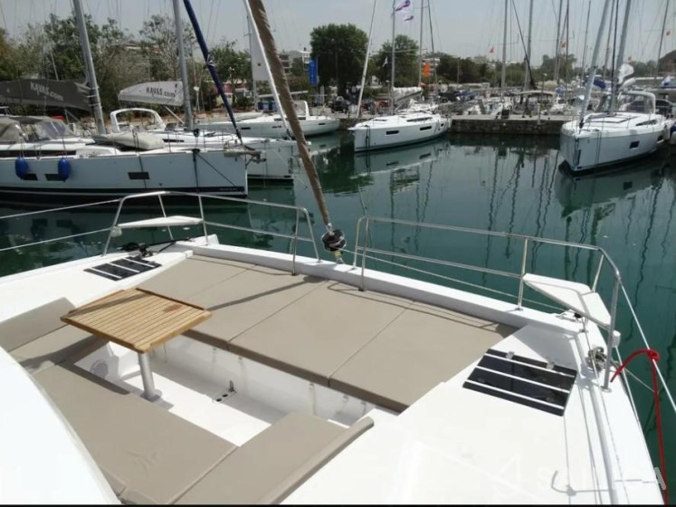 Bali 4.1 - Yacht Charter Sailica