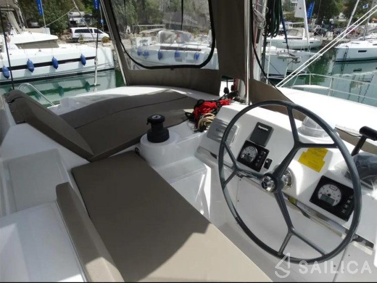 Bali 4.1 - Yacht Charter Sailica