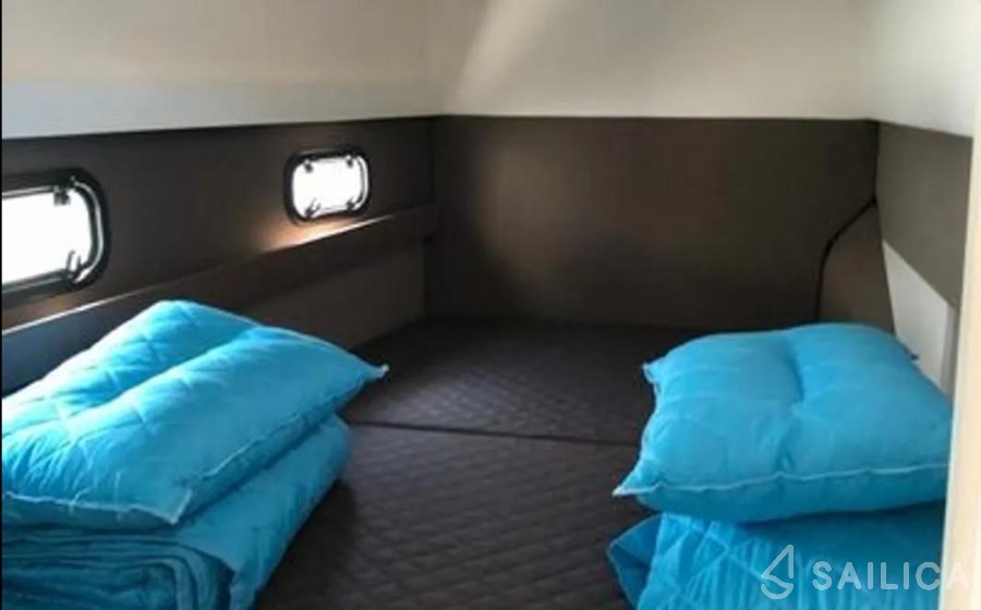 Bali 4.1 - Yacht Charter Sailica