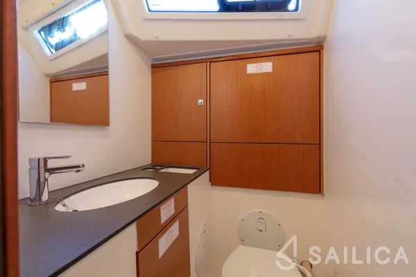 Bavaria 46 Cruiser - Yacht Charter Sailica