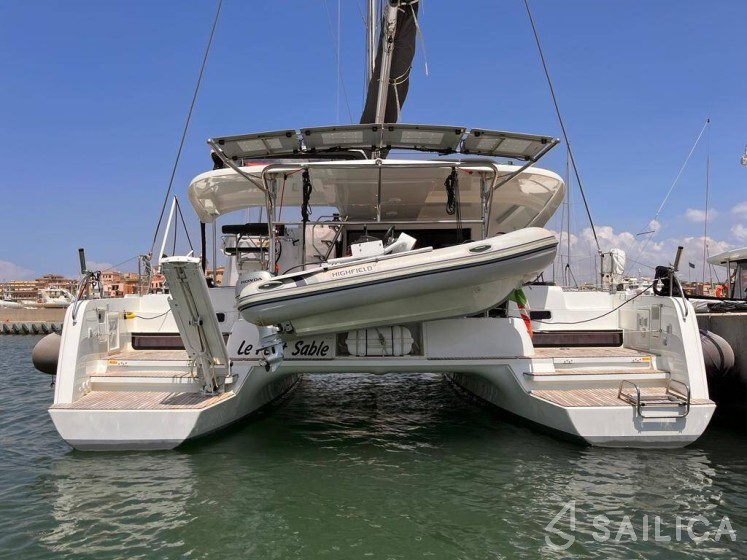Lagoon 42 - Yacht Charter Sailica