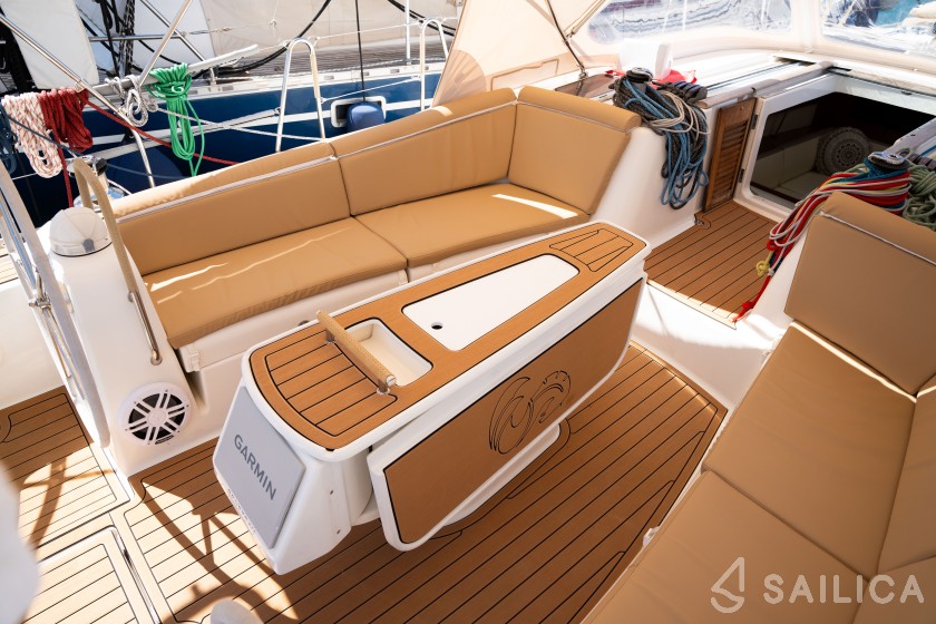 Oceanis 46 - Yacht Charter Sailica