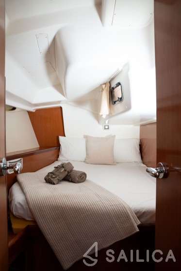 Oceanis 46 - Yacht Charter Sailica