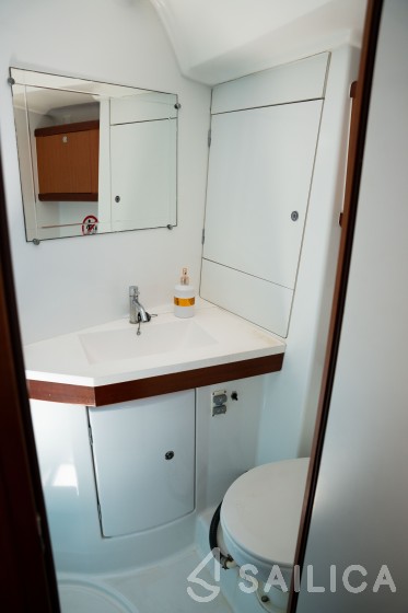 Oceanis 46 - Yacht Charter Sailica