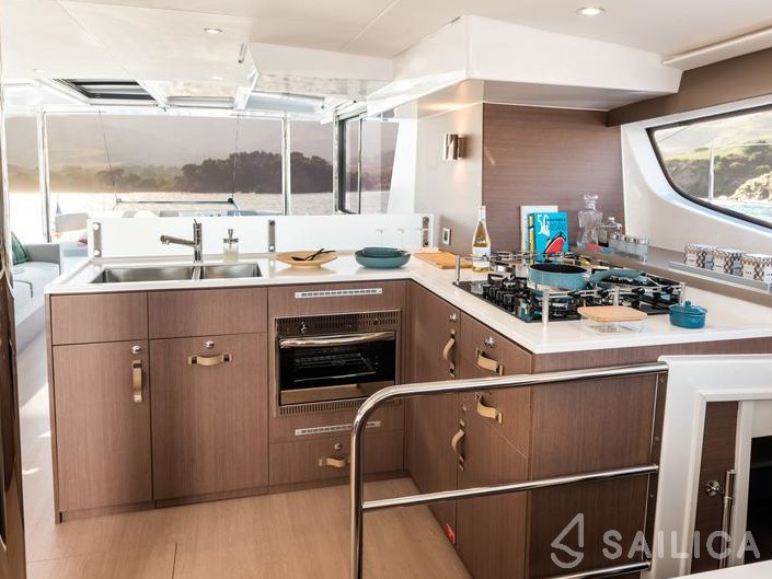 Bali 4.6 - Yacht Charter Sailica