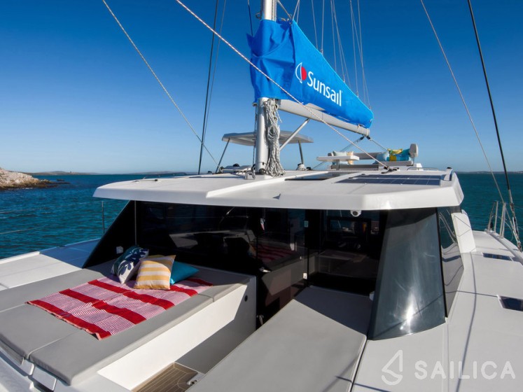 Sunsail 424 - Yacht Charter Sailica